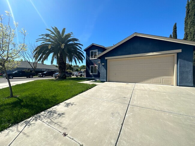 1227 Kingfisher Dr in Patterson, CA - Building Photo - Building Photo