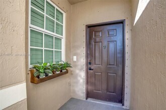 1231 Sorrento Dr in Weston, FL - Building Photo - Building Photo