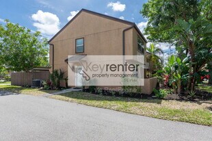 1833 Clearbrooke Dr in Clearwater, FL - Building Photo