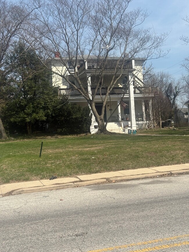 700 Woodbourne Ave, Unit 5