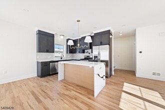 401 Tillman St in Raritan, NJ - Building Photo - Building Photo