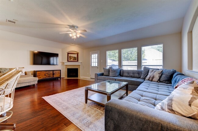 property at 4934 Bonny Loch Ln