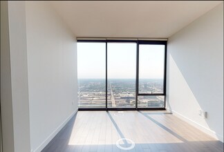 100 E 14th St in Chicago, IL - Building Photo - Building Photo
