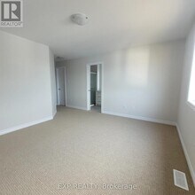 1017 Kijik Cres in Ottawa, ON - Building Photo - Building Photo