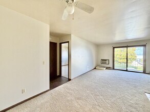 1810 Greenway Cross in Fitchburg, WI - Foto de edificio - Building Photo