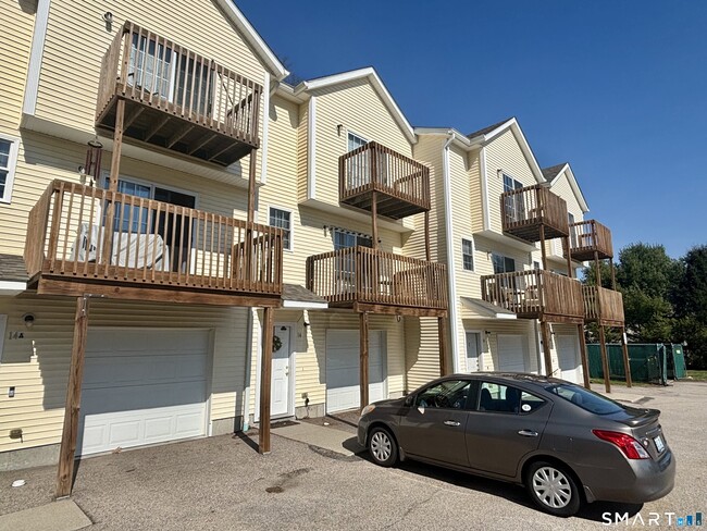 14 Old Fitch Hill Rd in Montville, CT - Building Photo - Building Photo