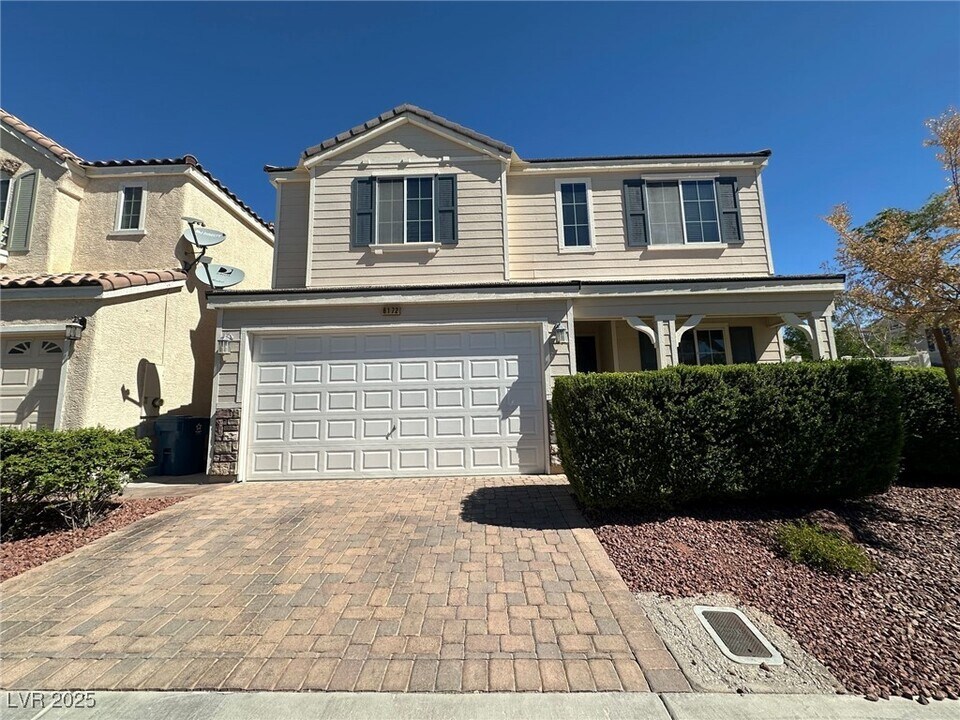 6172 Glimmering Light Ave in Las Vegas, NV - Building Photo