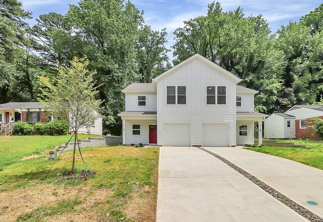 911 Yellowstone Dr in Charlotte, NC - Foto de edificio - Building Photo