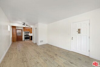 2011 Evergreen St in Burbank, CA - Building Photo - Building Photo