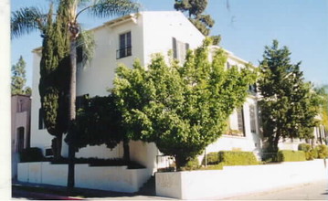 2070-2074 N Commonwealth Ave in Los Angeles, CA - Building Photo - Building Photo