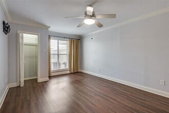 4211 Holland Ave in Dallas, TX - Building Photo - Building Photo