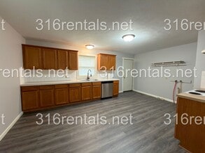 231 E Larry St in Augusta, KS - Building Photo - Building Photo