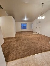 8386 Forest Grove Rd in White City, OR - Building Photo - Building Photo