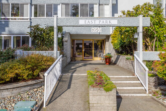 1050 Park Blvd in Victoria, BC - Building Photo - Building Photo