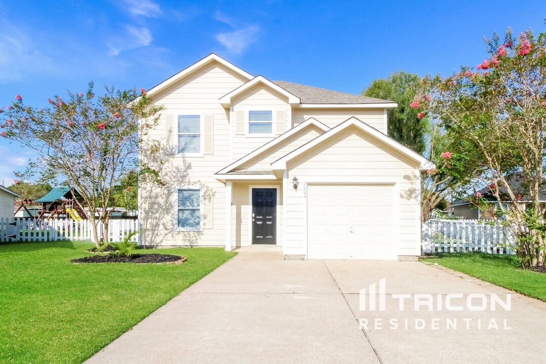 2604 Jacob Ct in Dickinson, TX - Foto de edificio