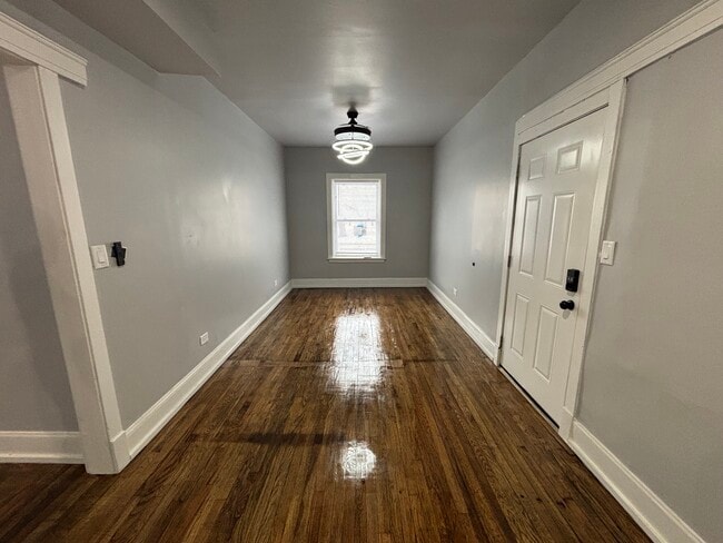 673 Delaware St, Unit 1S in Gary, IN - Foto de edificio - Building Photo