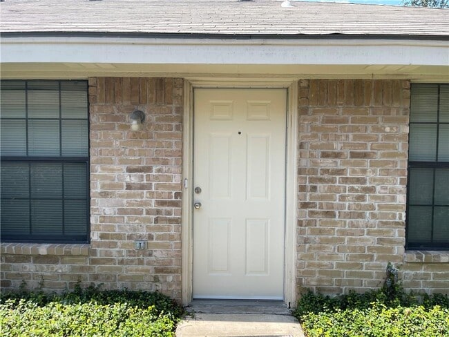 2311 Dora Jeanne Dr in Mission, TX - Building Photo - Building Photo