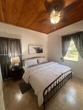 10205 SW 58th St in Miami, FL - Building Photo - Building Photo