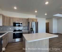 Modern 3 Bed 2.5 Bath Townhome Located in in Sioux Falls, SD - Building Photo - Building Photo