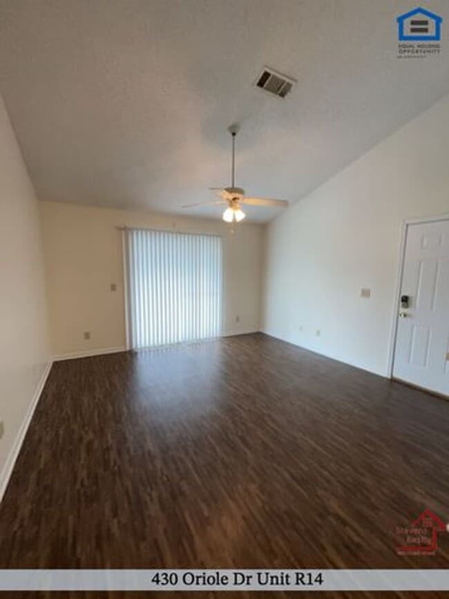 430 Oriole Dr in McMinnville, TN - Foto de edificio - Building Photo