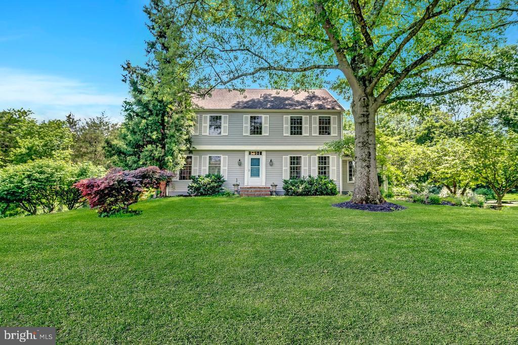 43 W Shore Dr in Pennington, NJ - Foto de edificio