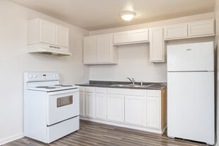 Harbor Square Apartments in Portsmouth, VA - Building Photo