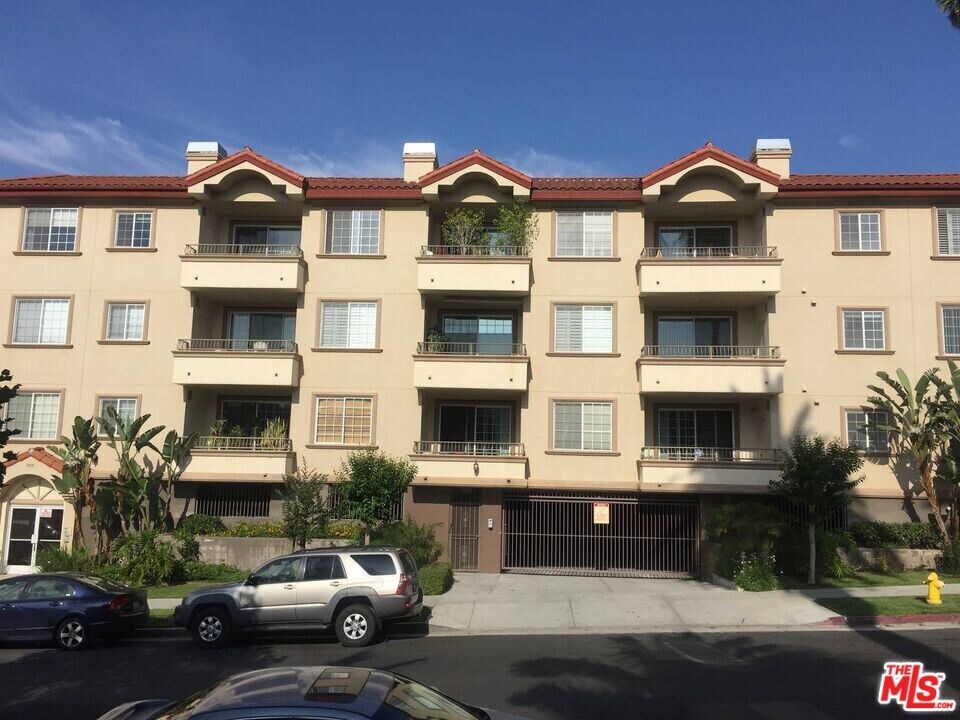 962 S Gramercy Dr-Unit -205 in Los Angeles, CA - Building Photo