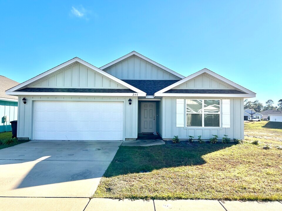 240 Burnston Wy in Foley, AL - Building Photo