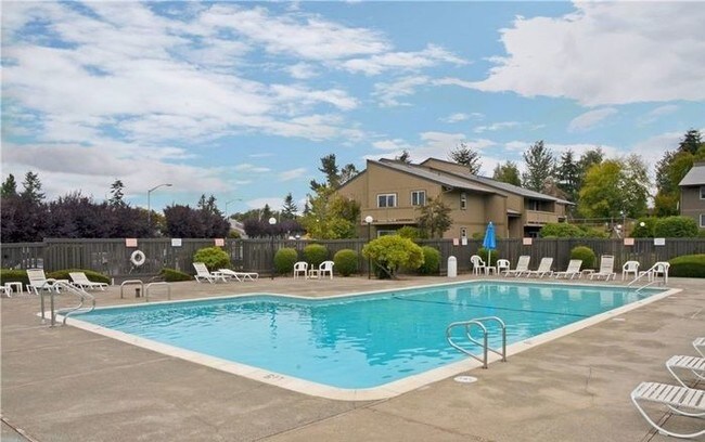 6105 N 16th St-Unit -APT N202 in Tacoma, WA - Building Photo - Building Photo