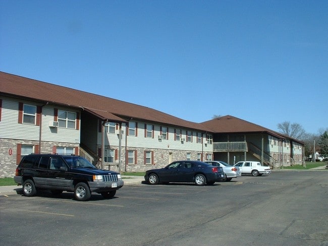 Kemper Manor Apartments in Rockford, IL - Building Photo - Building Photo