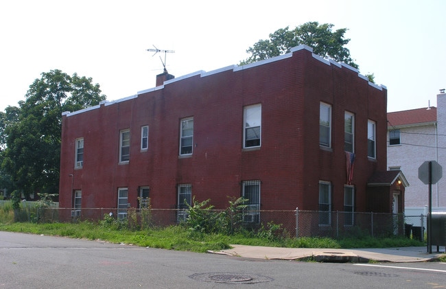 1225 Hollywood Ave in Bronx, NY - Building Photo - Building Photo