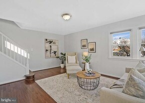 2509 Oberlin Dr in Alexandria, VA - Building Photo