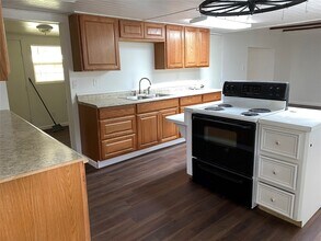 20672 Trinity Way in New Caney, TX - Foto de edificio - Building Photo