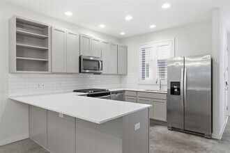 801 N Bluff Dr in Austin, TX - Foto de edificio - Building Photo