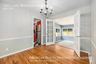 1641 Lake Michigan Dr NW in Grand Rapids, MI - Building Photo - Building Photo
