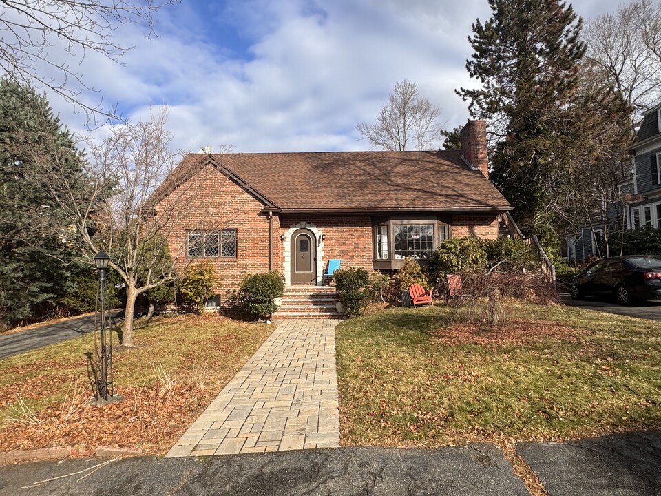 10 Webster St, Unit 1 in Winchester, MA - Building Photo