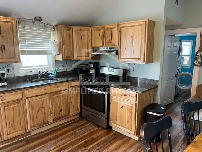 7 Perkins Ave in Hampton, NH - Building Photo - Building Photo