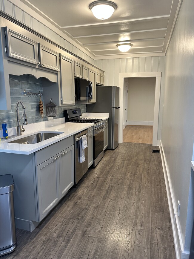 37 Basset St, Unit 37-1B in Lynn, MA - Building Photo - Building Photo