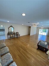 5118 Newcastle Ave in Los Angeles, CA - Building Photo - Building Photo