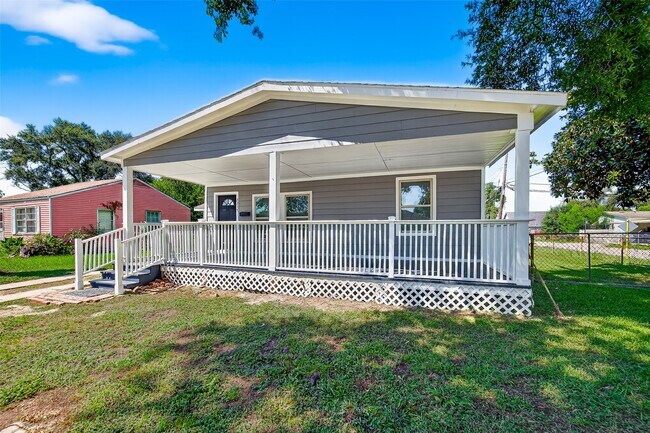 2217 10th St in Galena Park, TX - Building Photo - Building Photo