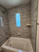 14614 Vanowen St in Van Nuys, CA - Foto de edificio - Building Photo