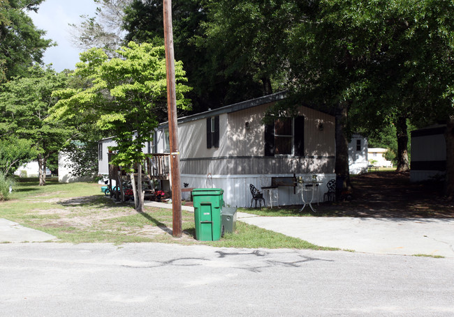 Sand Wind Mobile Home Park in Wilmington, NC - Building Photo - Building Photo