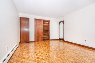 31 Harris St, Unit 702 in Brookline, MA - Building Photo - Building Photo