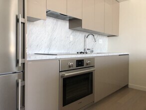 1050 S Grand Ave in Los Angeles, CA - Building Photo - Building Photo