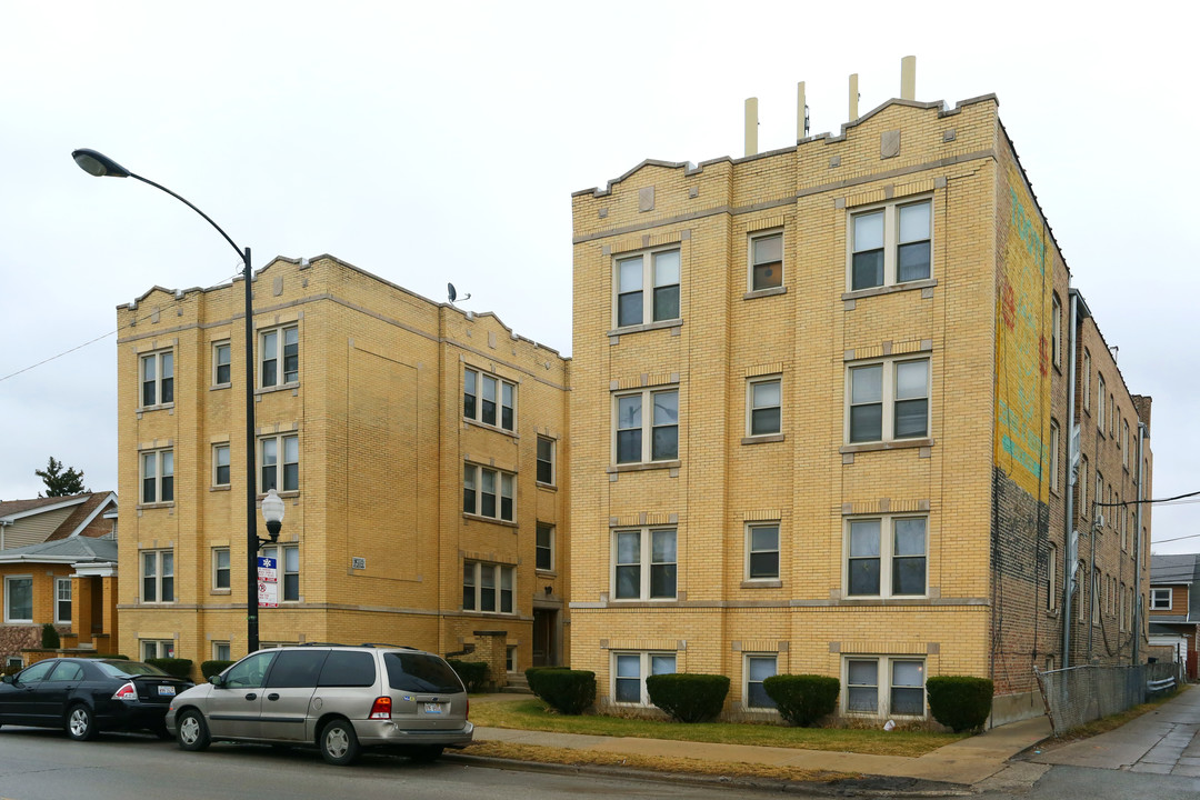 5537-5543 W Addison St in Chicago, IL - Building Photo