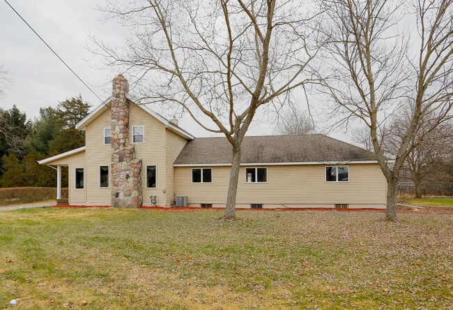 60341 Constantine Rd in Three Rivers, MI - Building Photo - Building Photo