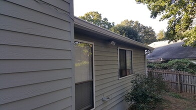 130 Creekmont Way in Roswell, GA - Building Photo - Building Photo