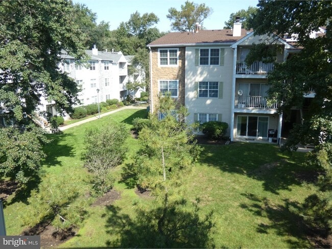 12 Holly Ct in Trenton, NJ - Foto de edificio - Building Photo