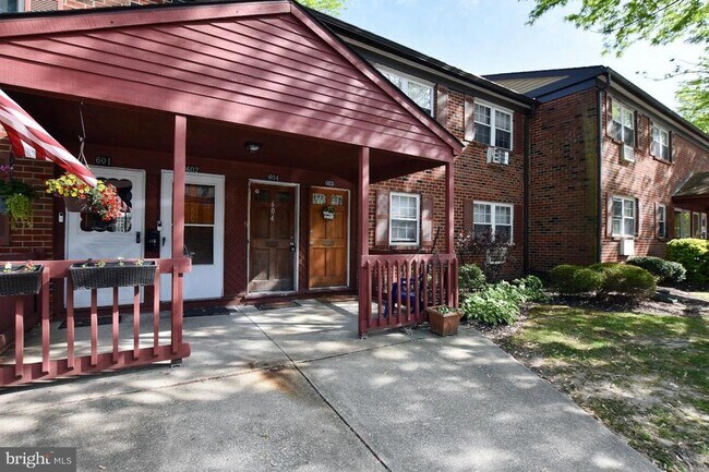 604 Garnet Dr in Burlington, NJ - Building Photo - Building Photo