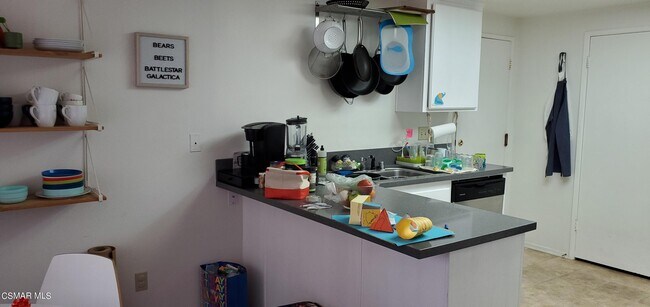 1792 E Avenida De Las Flores in Thousand Oaks, CA - Building Photo - Building Photo